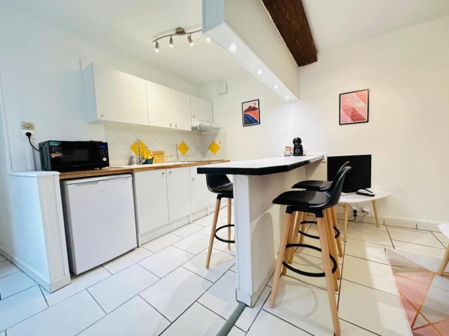 Appartement Confidentiel Laon Exterior foto